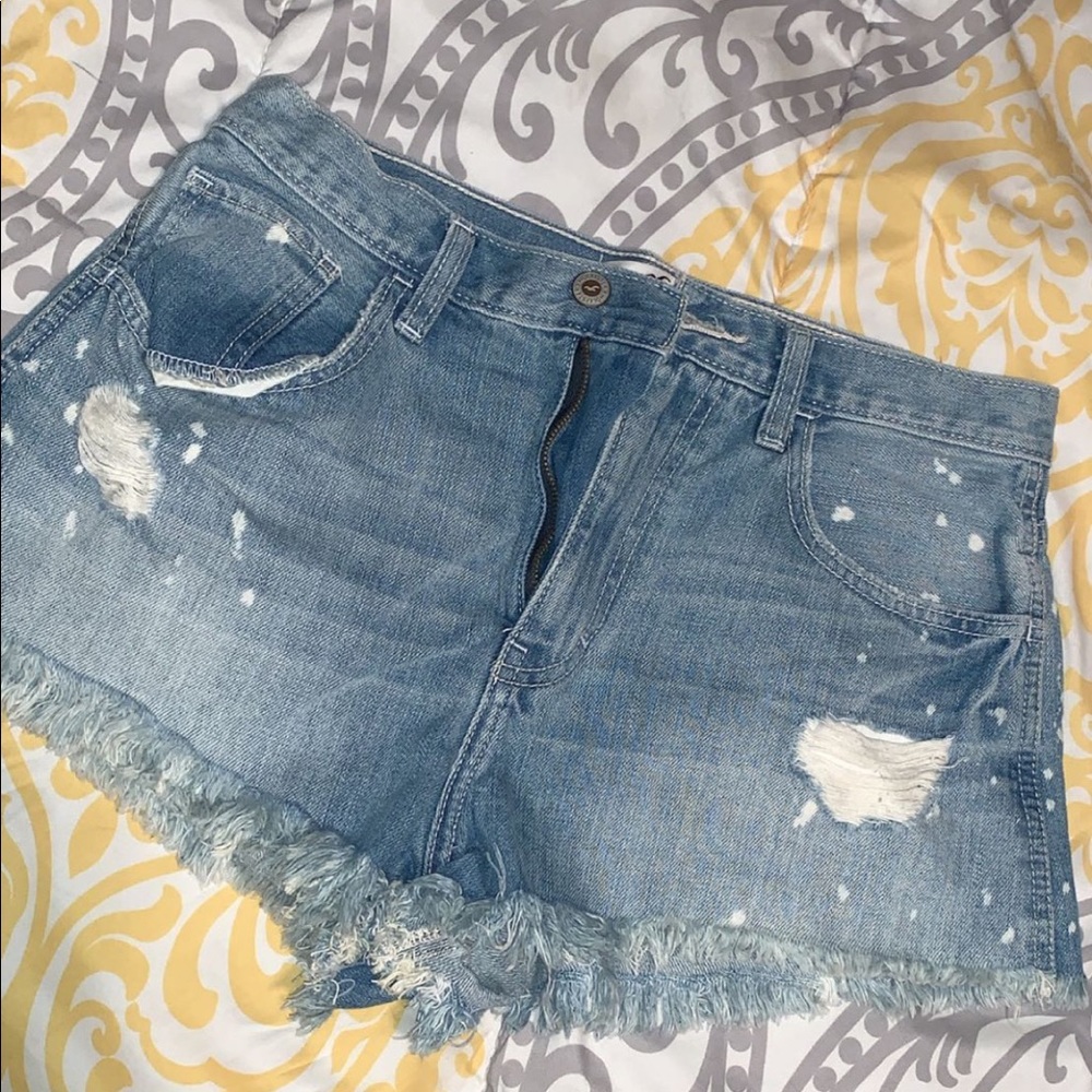 Hollister high-waisted festival shorts!